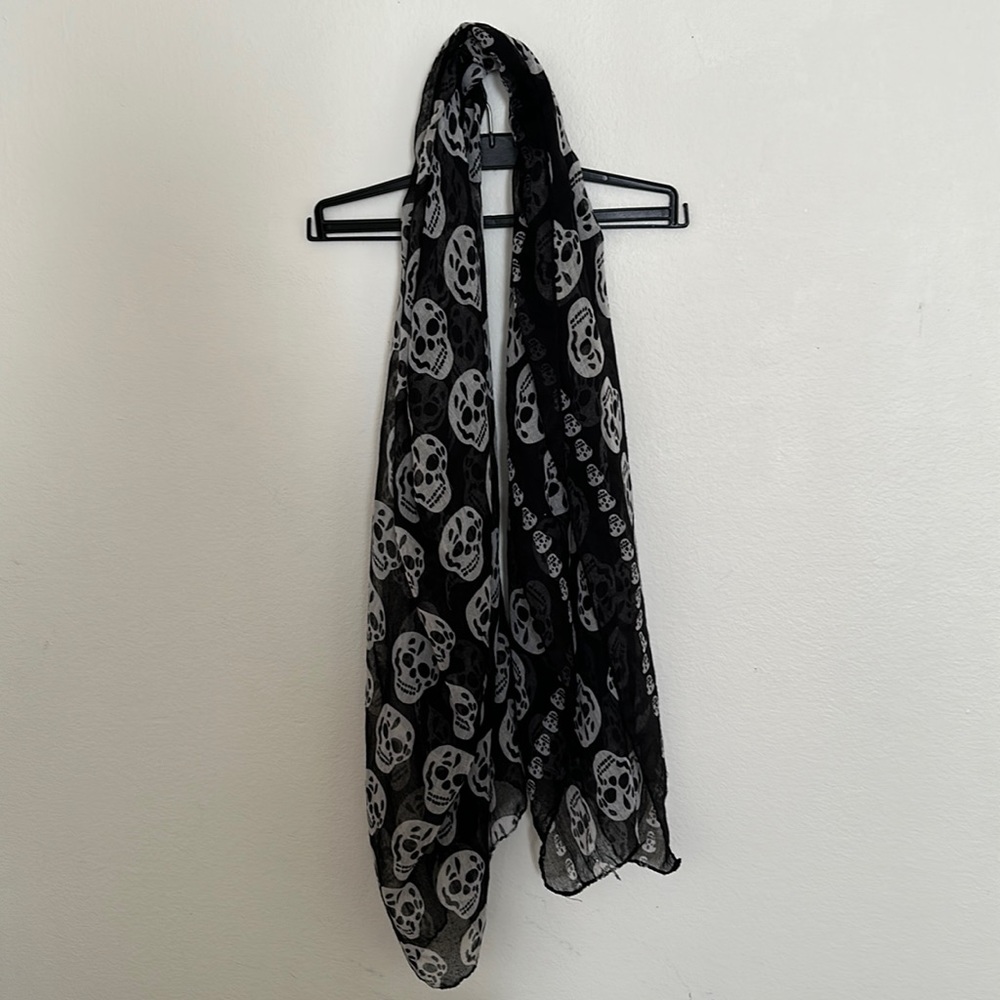 Skull scarf